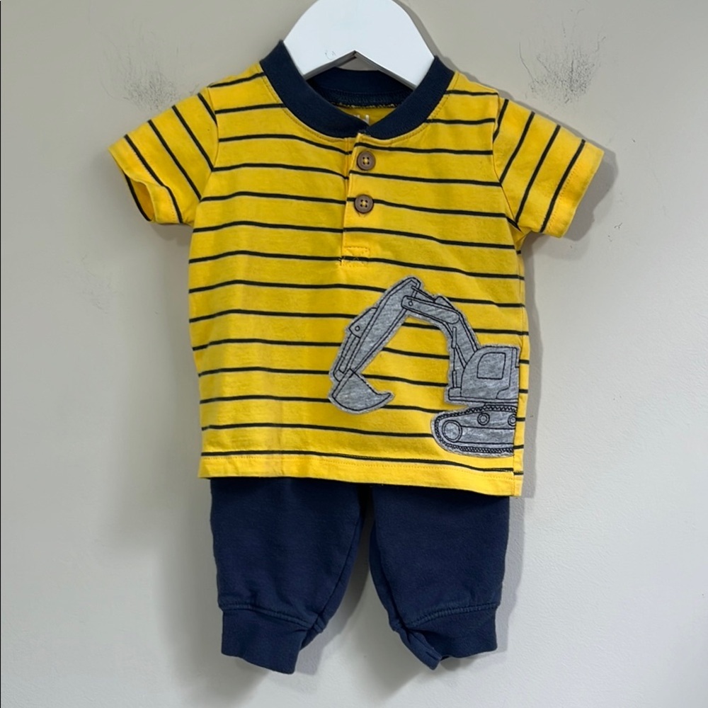 Carter’s Baby Boy Outfit Size 3-6 Months